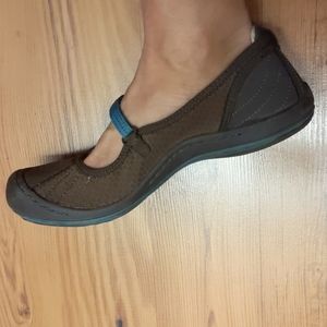 Cute, comfy J-41 MaryJanes 8.5 neoprene flats